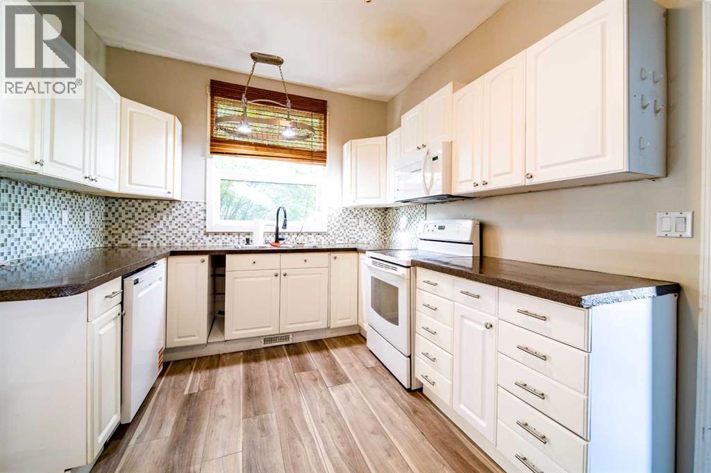 5217 54 Avenue photo 7