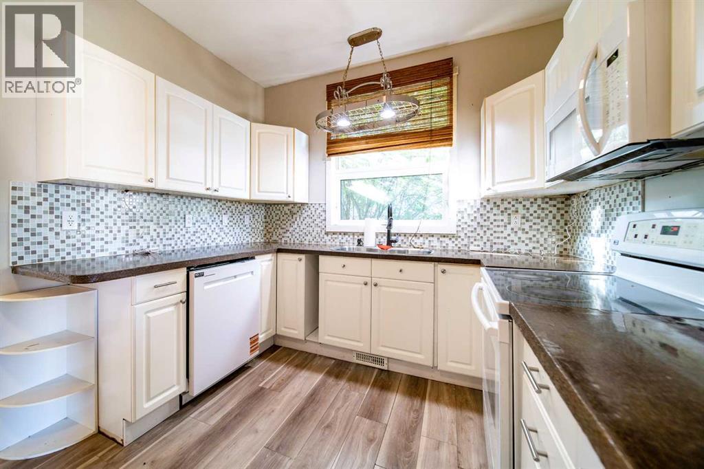 5217 54 Avenue photo 6