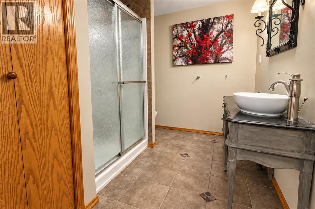 101 Dickenson Crescent photo 39