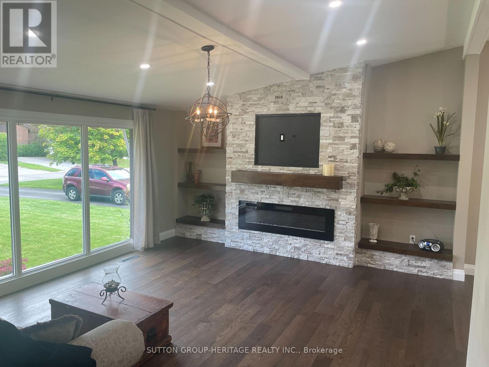 160 Laurel Court, Oshawa, Ontario  L1G 6M5 - Photo 4 - E13781786