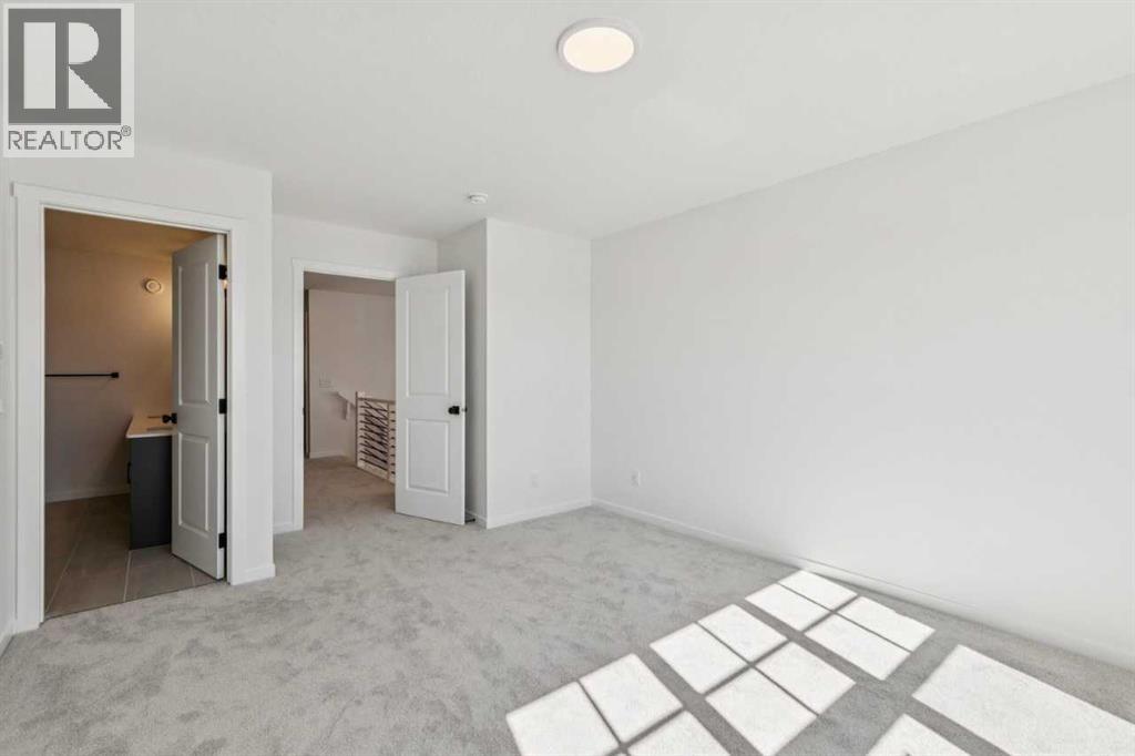 85 Walgrove Bay SE photo 32