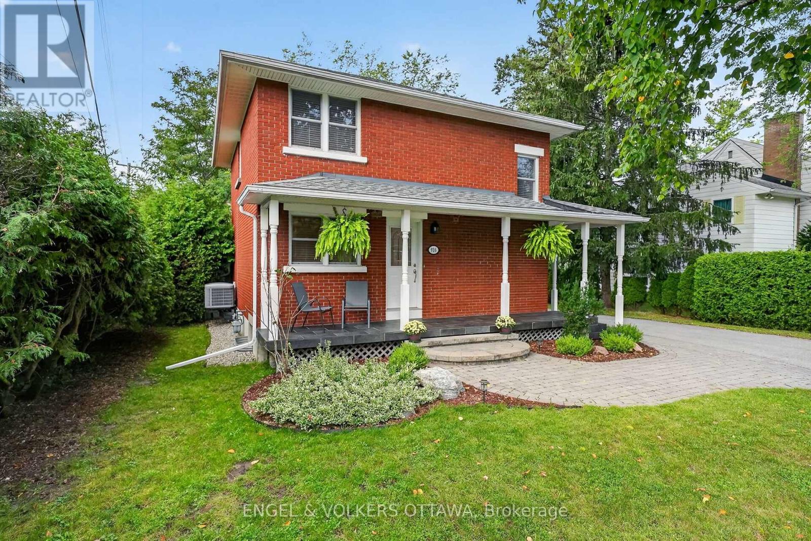 916 Iroquois Road, Ottawa, Ontario  K2A 3N5 - Photo 2 - X13809190