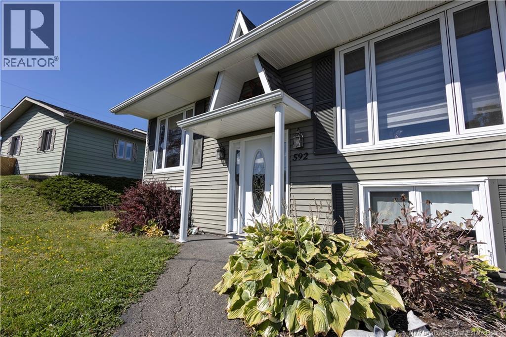 592 First Avenue, Grand-Sault/grand Falls, New Brunswick  E3Z 1B3 - Photo 4 - NB148074
