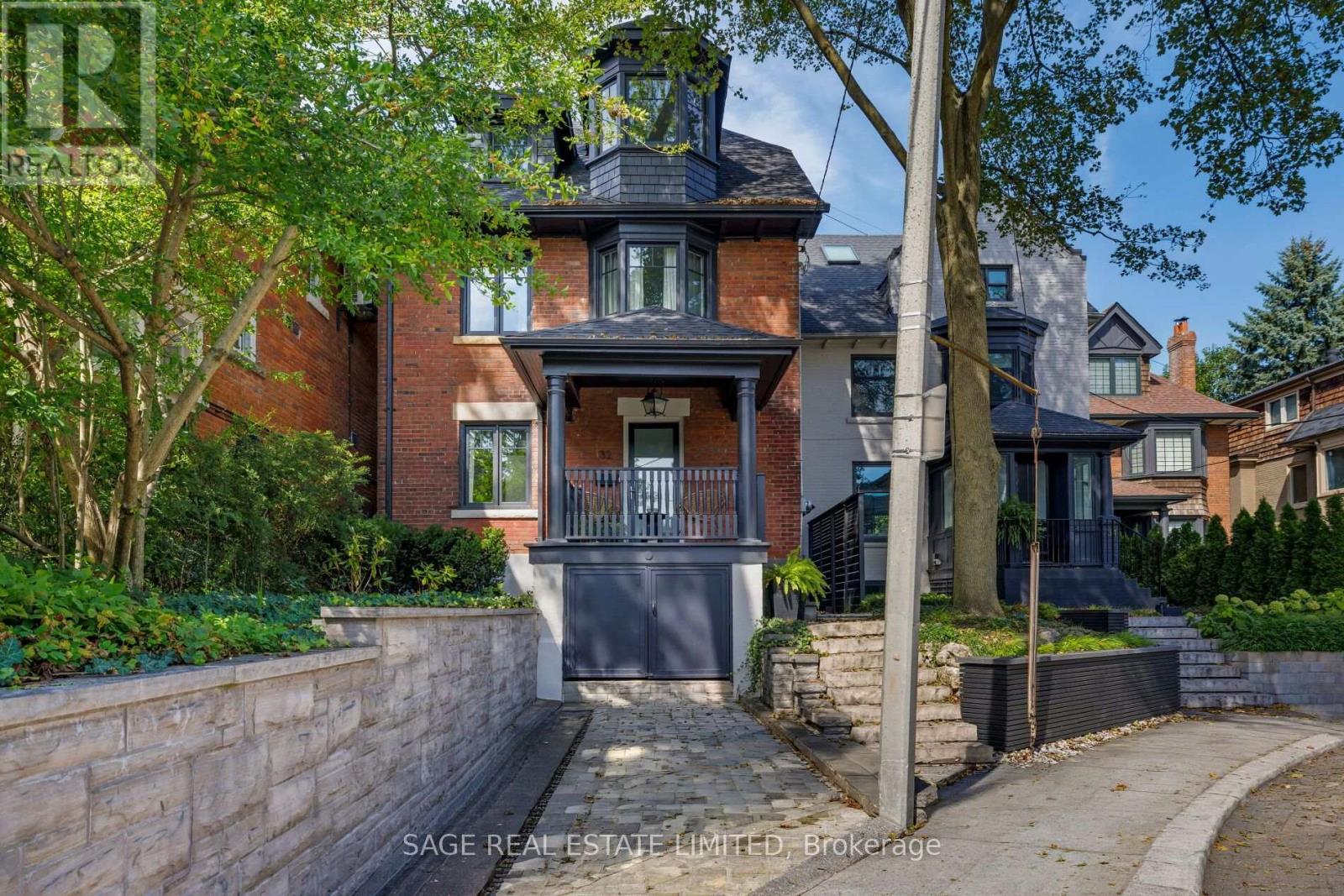 32 EDGEWOOD CRESCENT, Toronto, Ontario