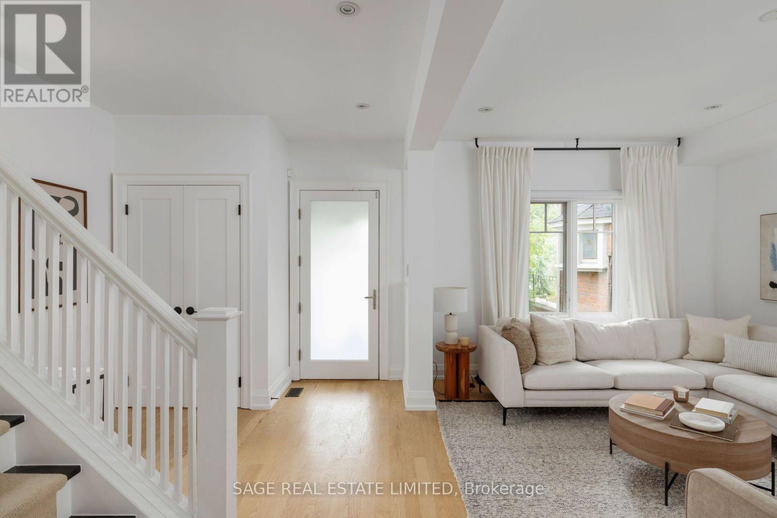 32 Edgewood Crescent, Toronto, Ontario  M4W 3A9 - Photo 2 - C13809074