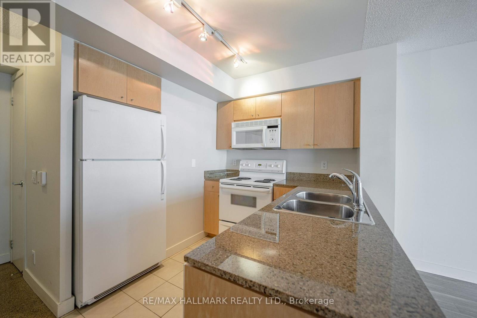 701 - 361 Front Street, Toronto, Ontario  M5V 3R5 - Photo 4 - C13809202