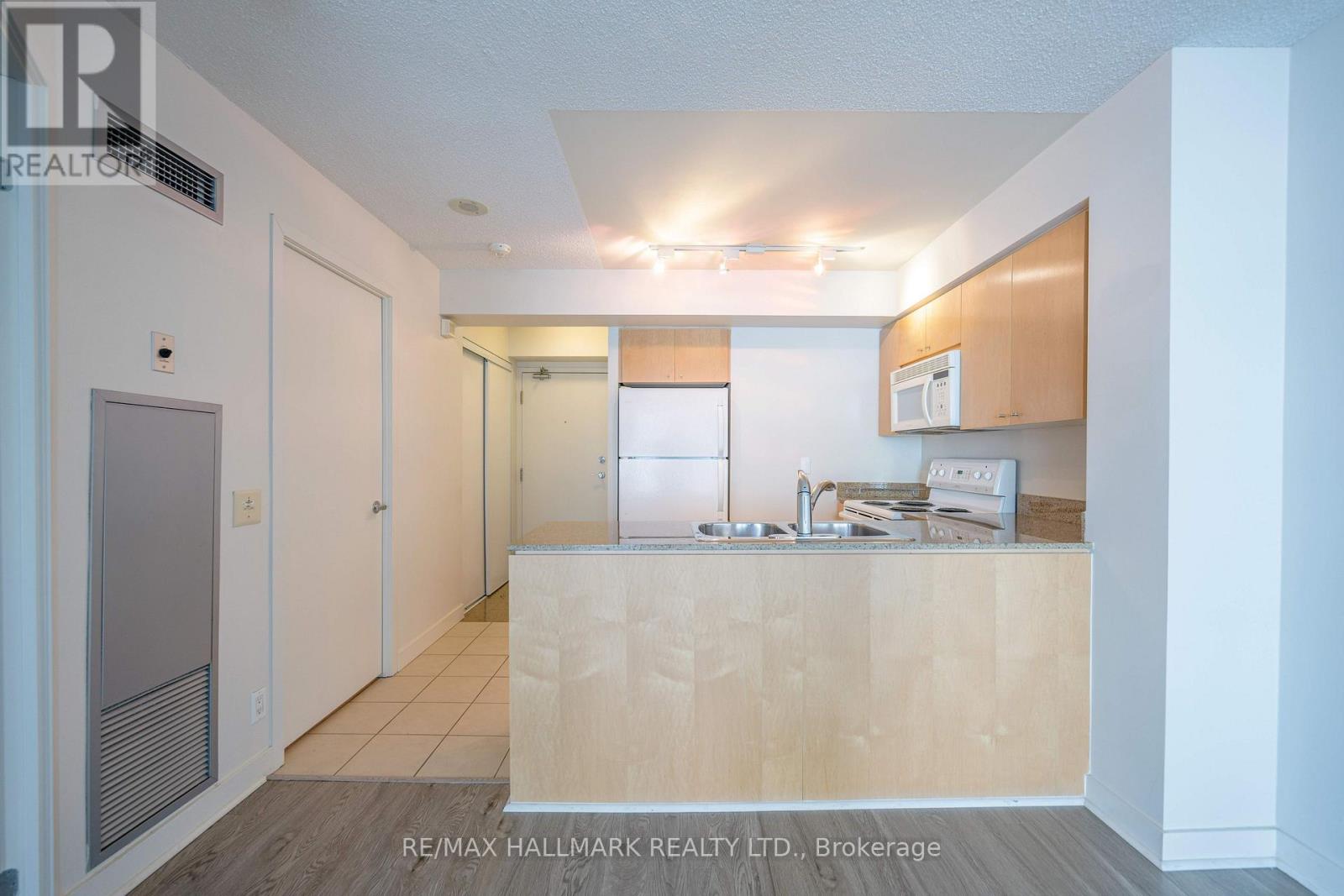 701 - 361 Front Street, Toronto, Ontario  M5V 3R5 - Photo 5 - C13809202