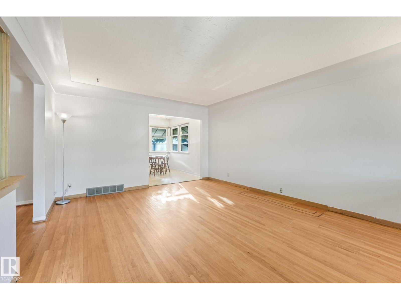 11507 135 ST NW