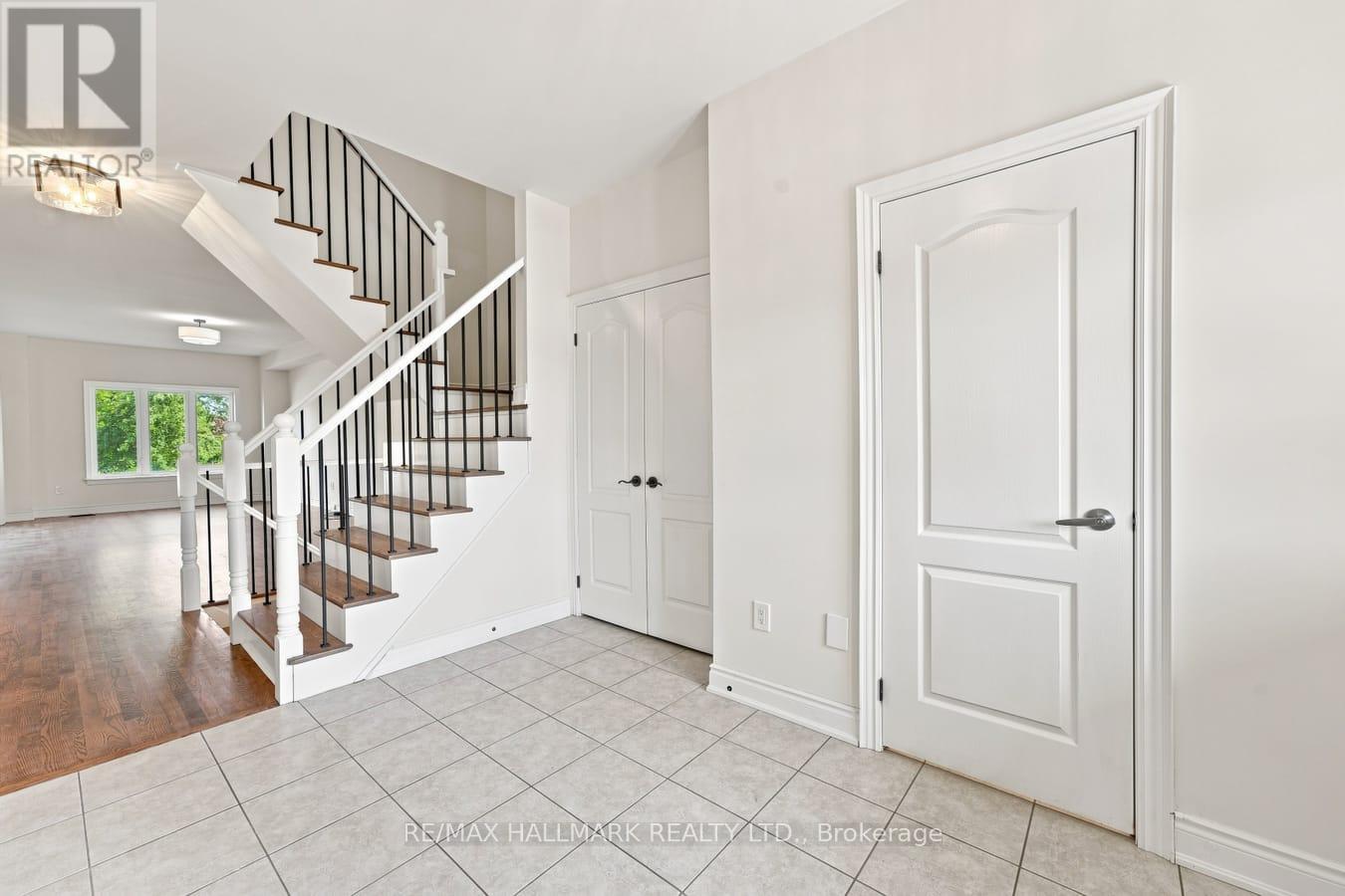 310 Miller Park Avenue, Bradford West Gwillimbury (Bradford), Ontario  L3Z 0X8 - Photo 4 - N13809140