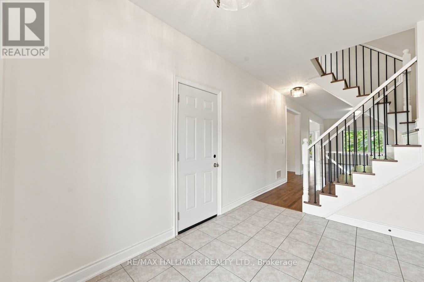 310 Miller Park Avenue, Bradford West Gwillimbury (Bradford), Ontario  L3Z 0X8 - Photo 5 - N13809140