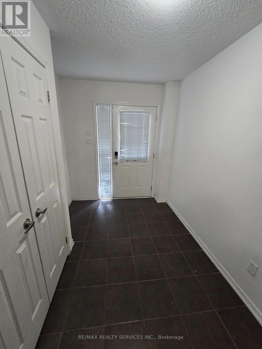 12 - 12 Utopia Way N, Brampton, Ontario  L6P 4A6 - Photo 7 - W13806140