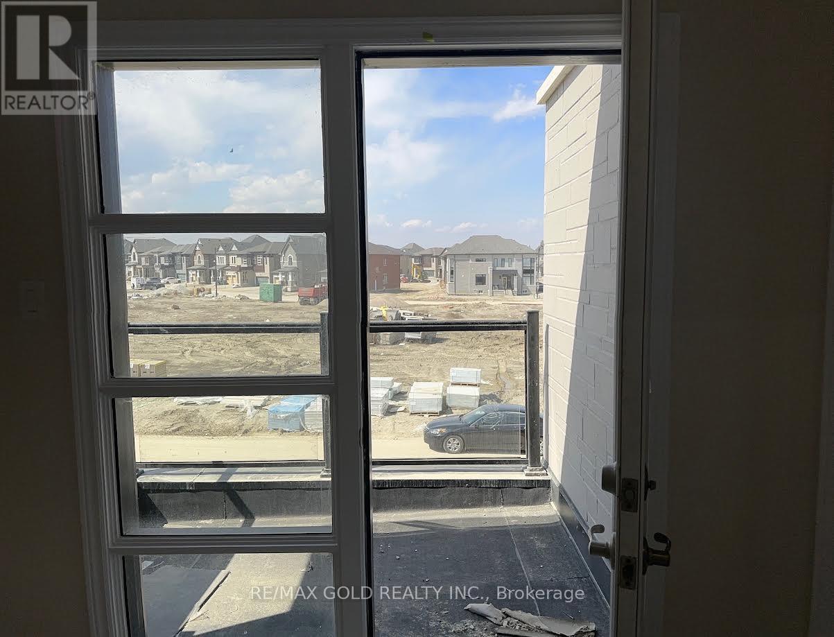 4 Michener Drive, Brampton (Sandringham-Wellington North), Ontario  L6R 0B8 - Photo 7 - W13809094