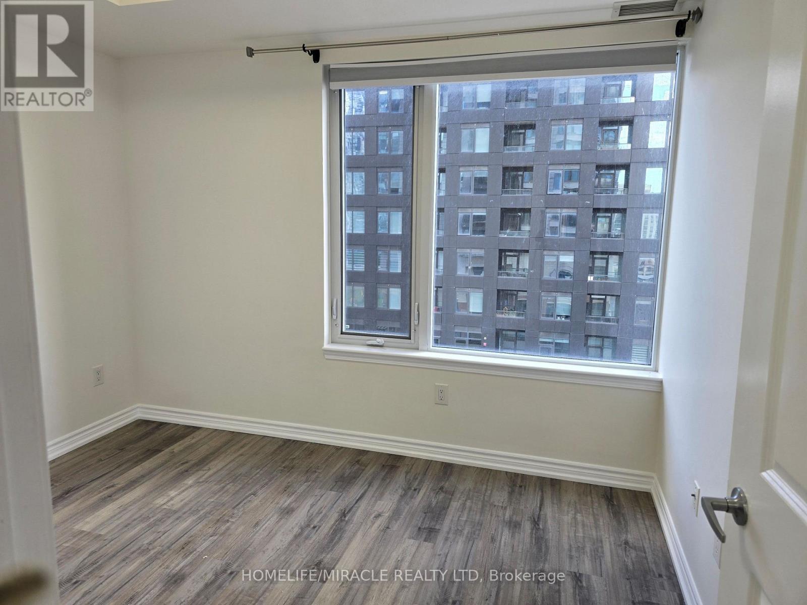 1002 - 385 Prince Of Wales Drive, Mississauga (City Centre), Ontario  L5B 0C6 - Photo 10 - W13809104
