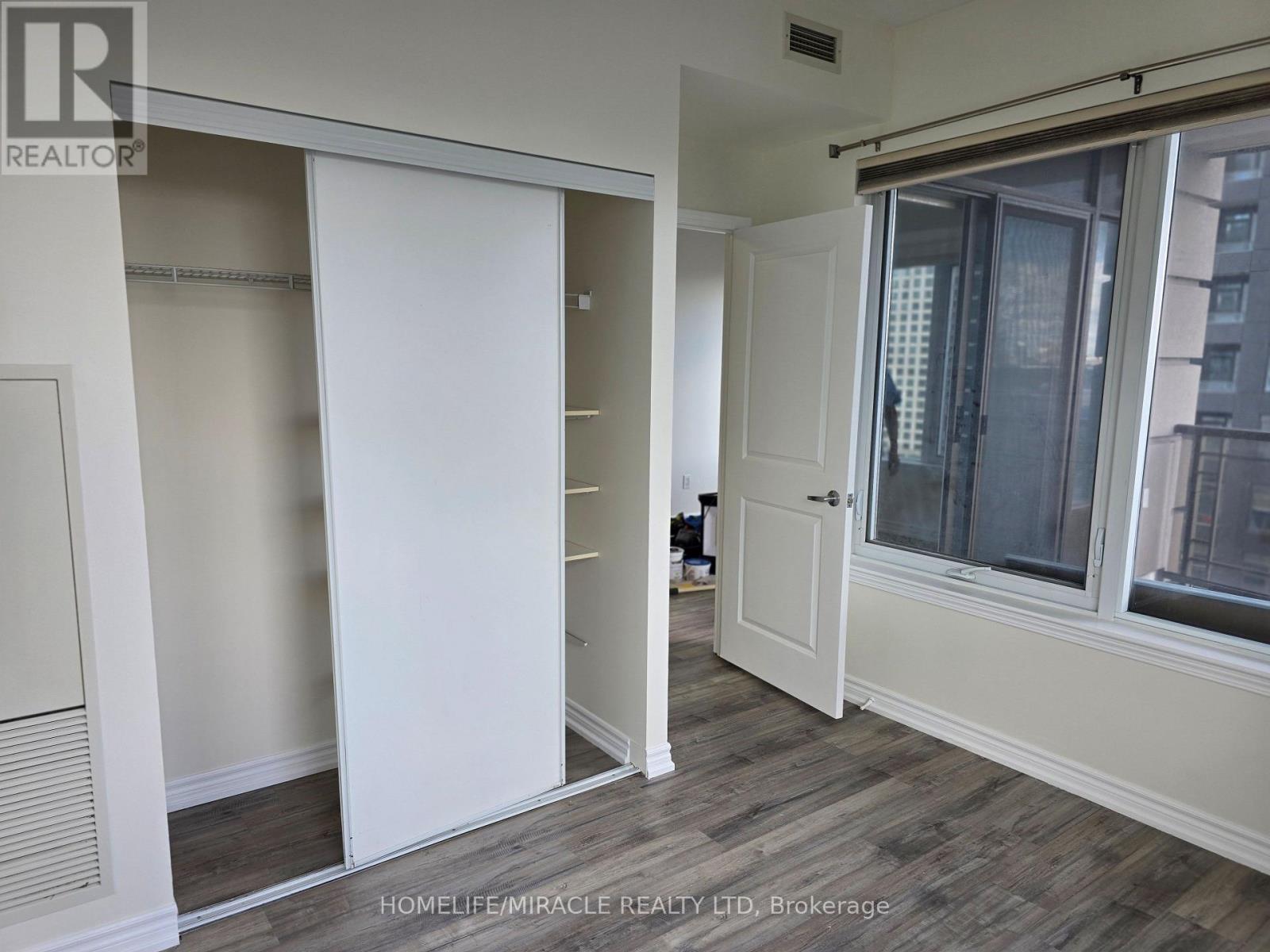 1002 - 385 Prince Of Wales Drive, Mississauga (City Centre), Ontario  L5B 0C6 - Photo 13 - W13809104