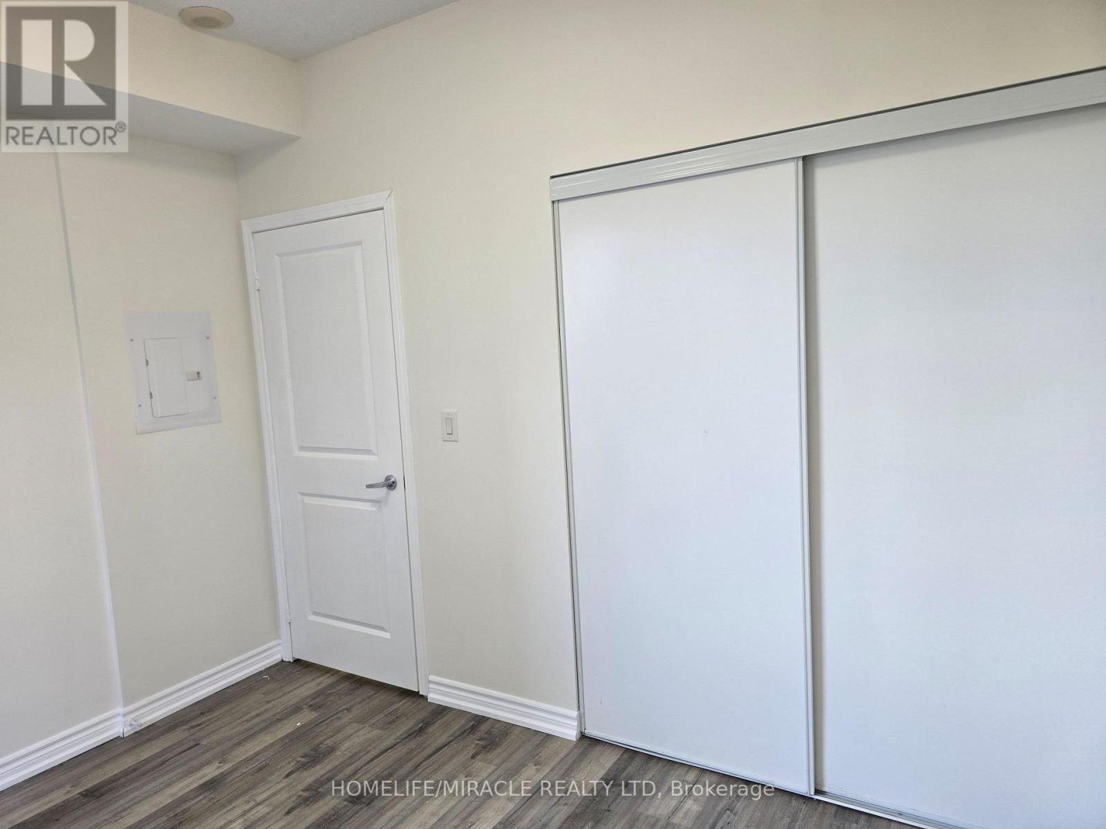 1002 - 385 Prince Of Wales Drive, Mississauga (City Centre), Ontario  L5B 0C6 - Photo 15 - W13809104