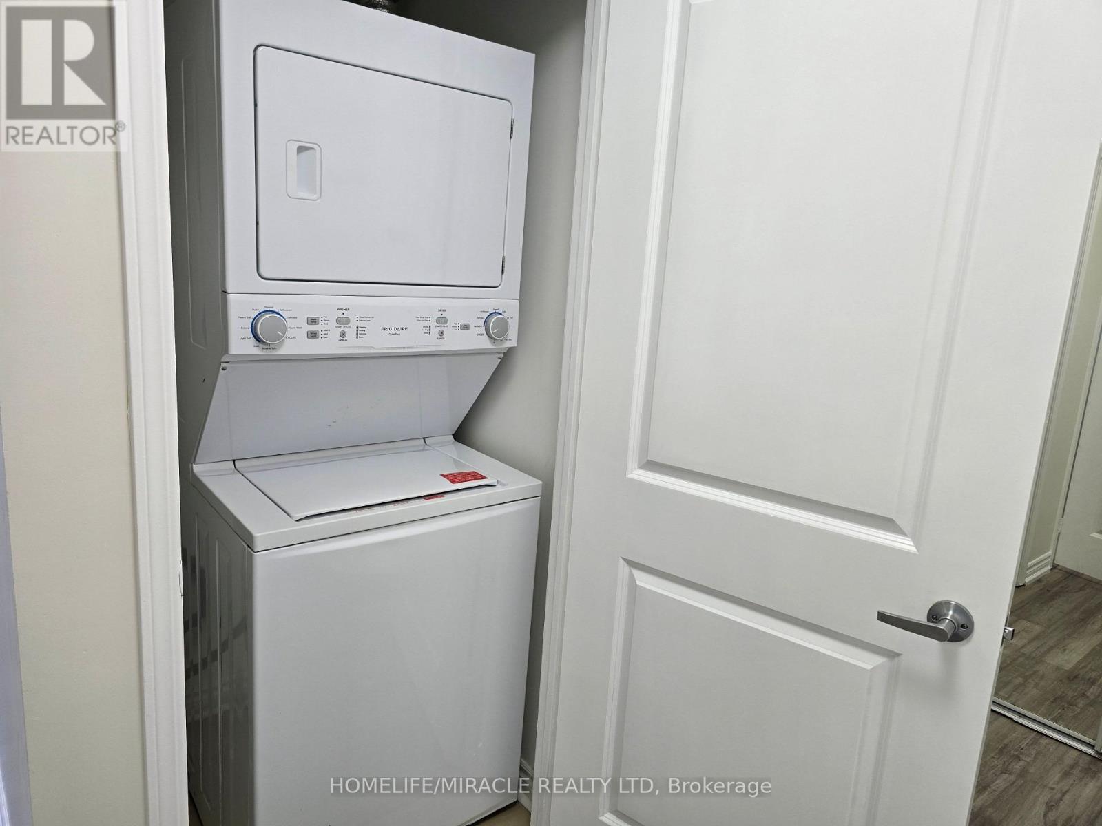 1002 - 385 Prince Of Wales Drive, Mississauga (City Centre), Ontario  L5B 0C6 - Photo 21 - W13809104