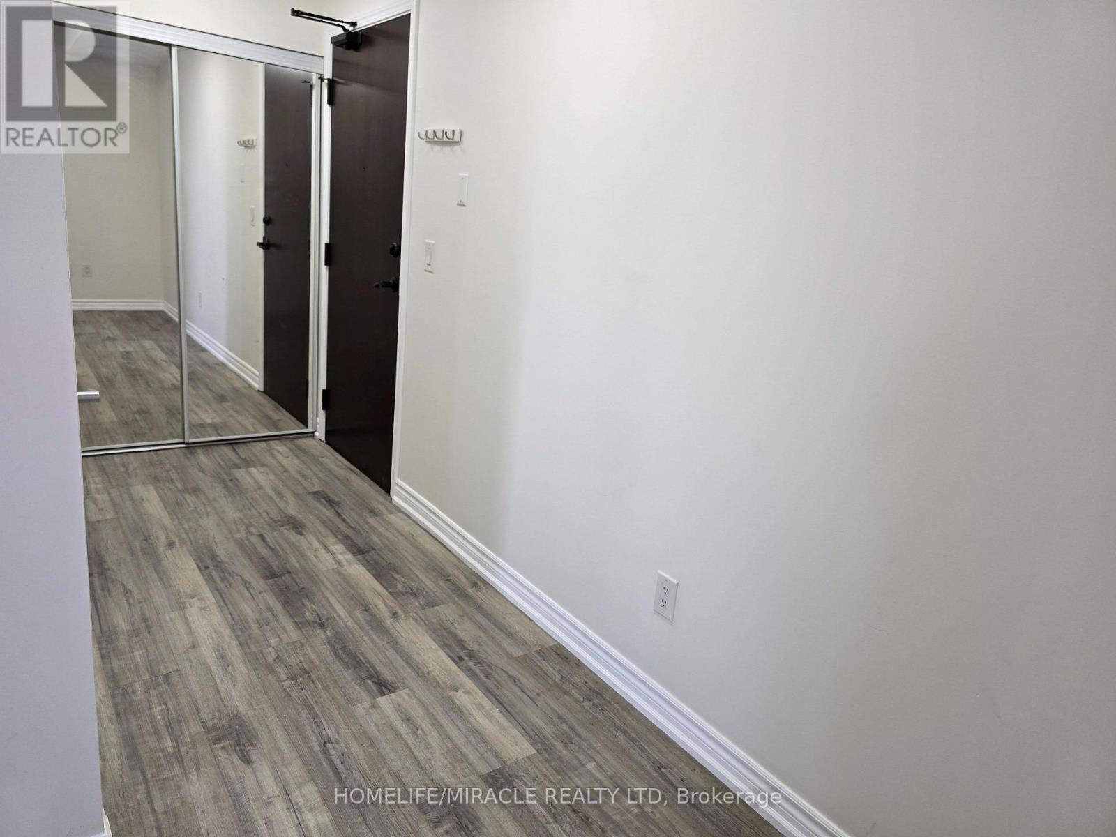 1002 - 385 Prince Of Wales Drive, Mississauga (City Centre), Ontario  L5B 0C6 - Photo 3 - W13809104