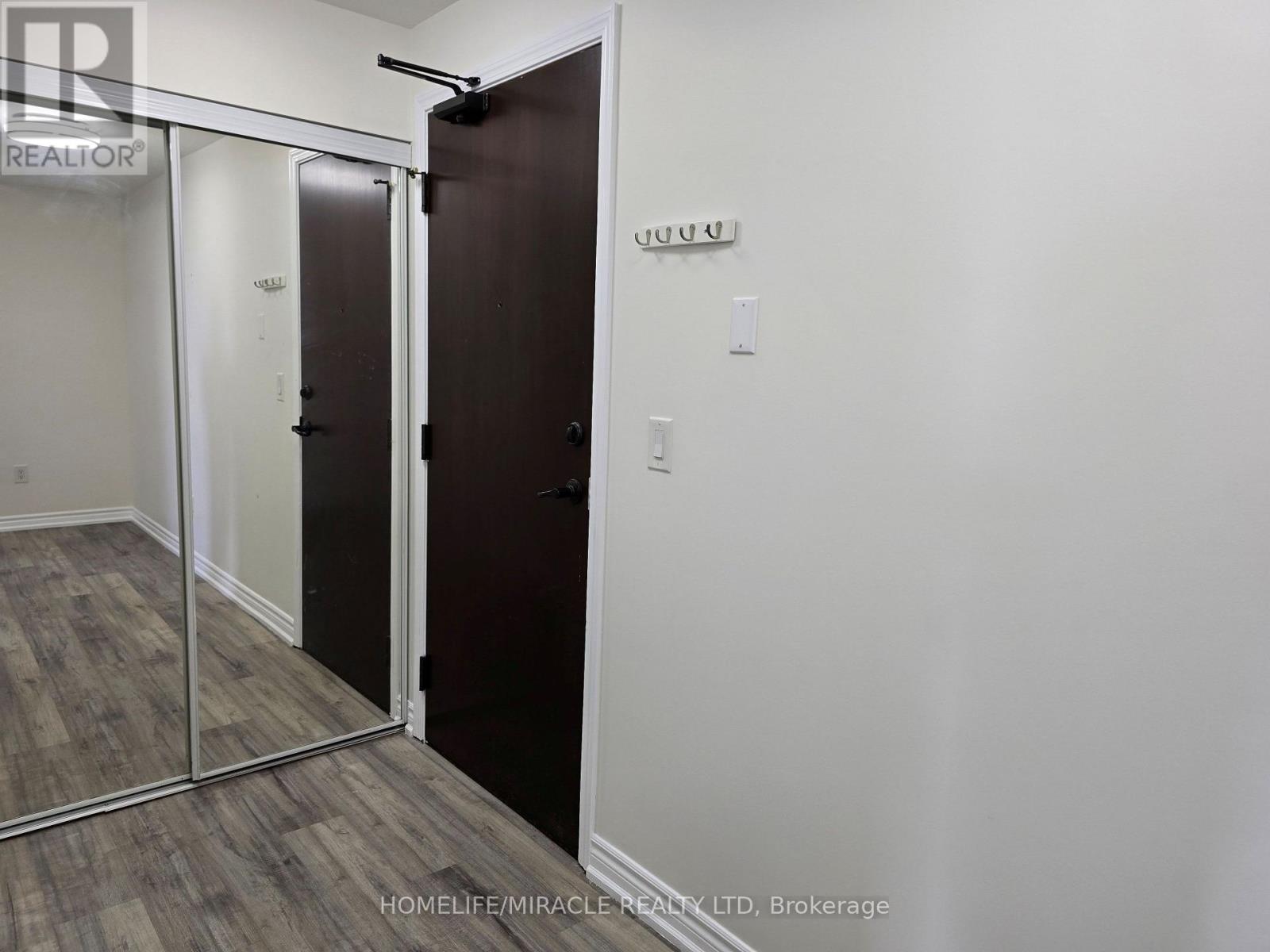 1002 - 385 Prince Of Wales Drive, Mississauga (City Centre), Ontario  L5B 0C6 - Photo 4 - W13809104