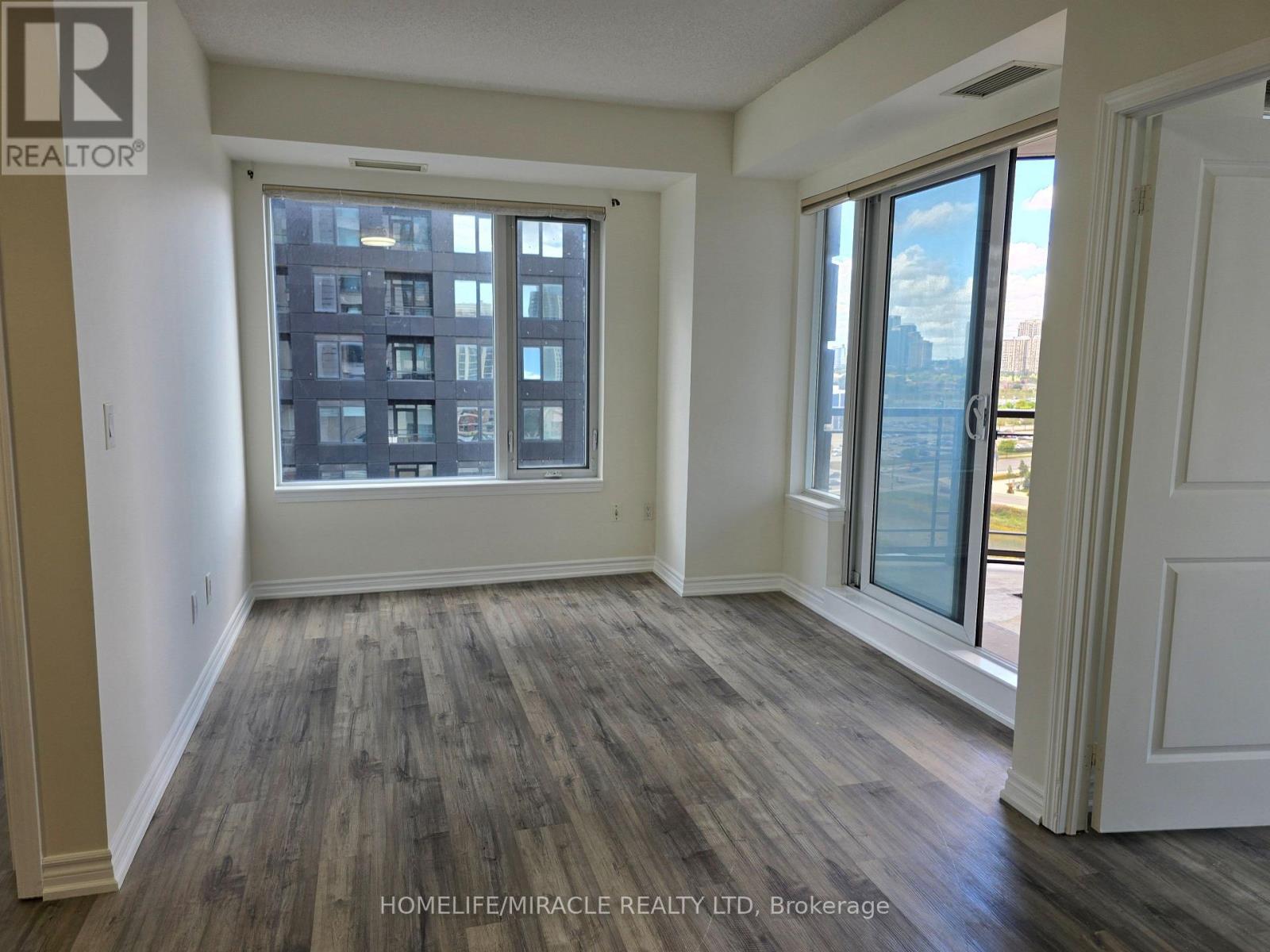 1002 - 385 Prince Of Wales Drive, Mississauga (City Centre), Ontario  L5B 0C6 - Photo 5 - W13809104
