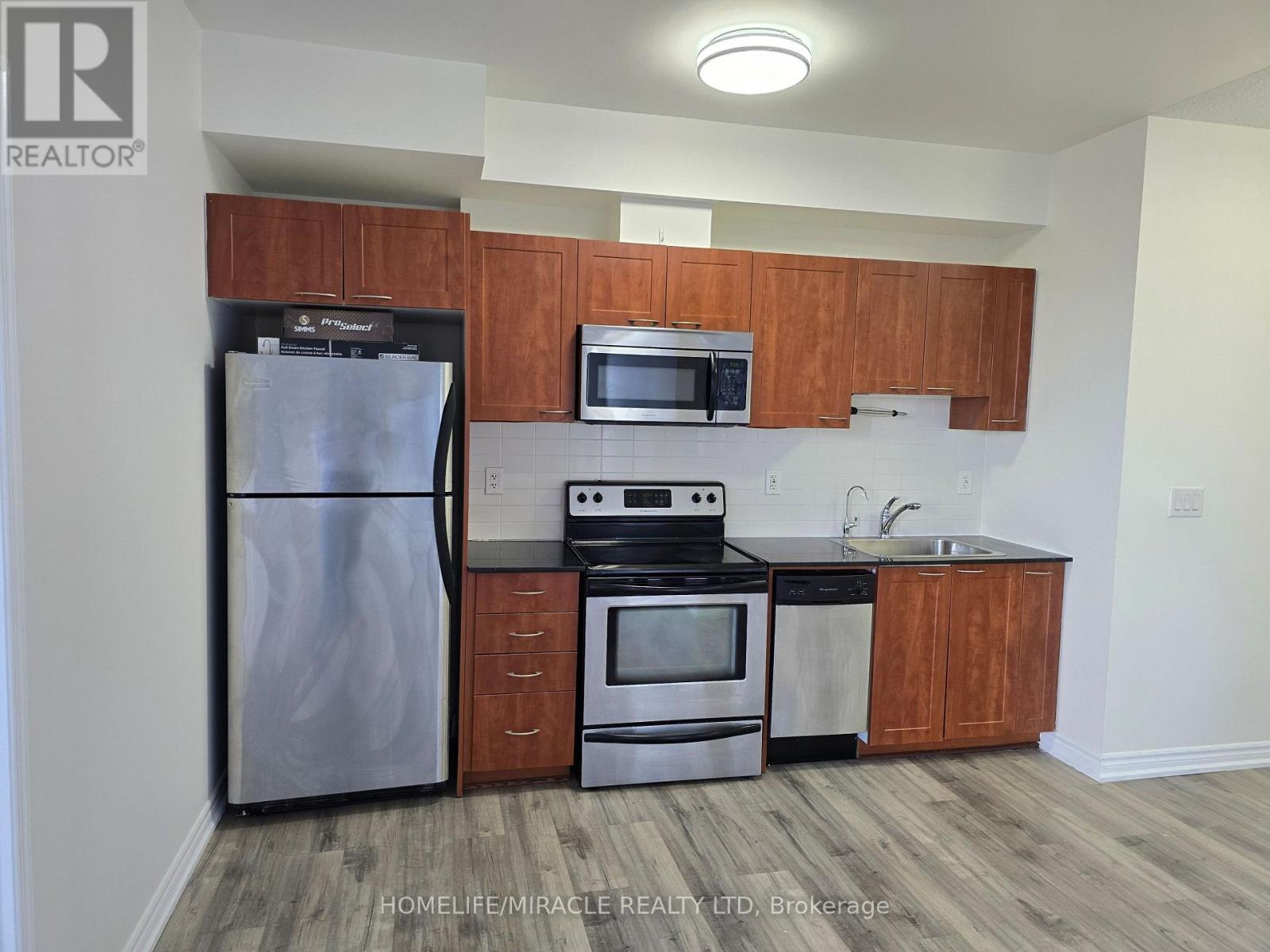 1002 - 385 Prince Of Wales Drive, Mississauga (City Centre), Ontario  L5B 0C6 - Photo 8 - W13809104