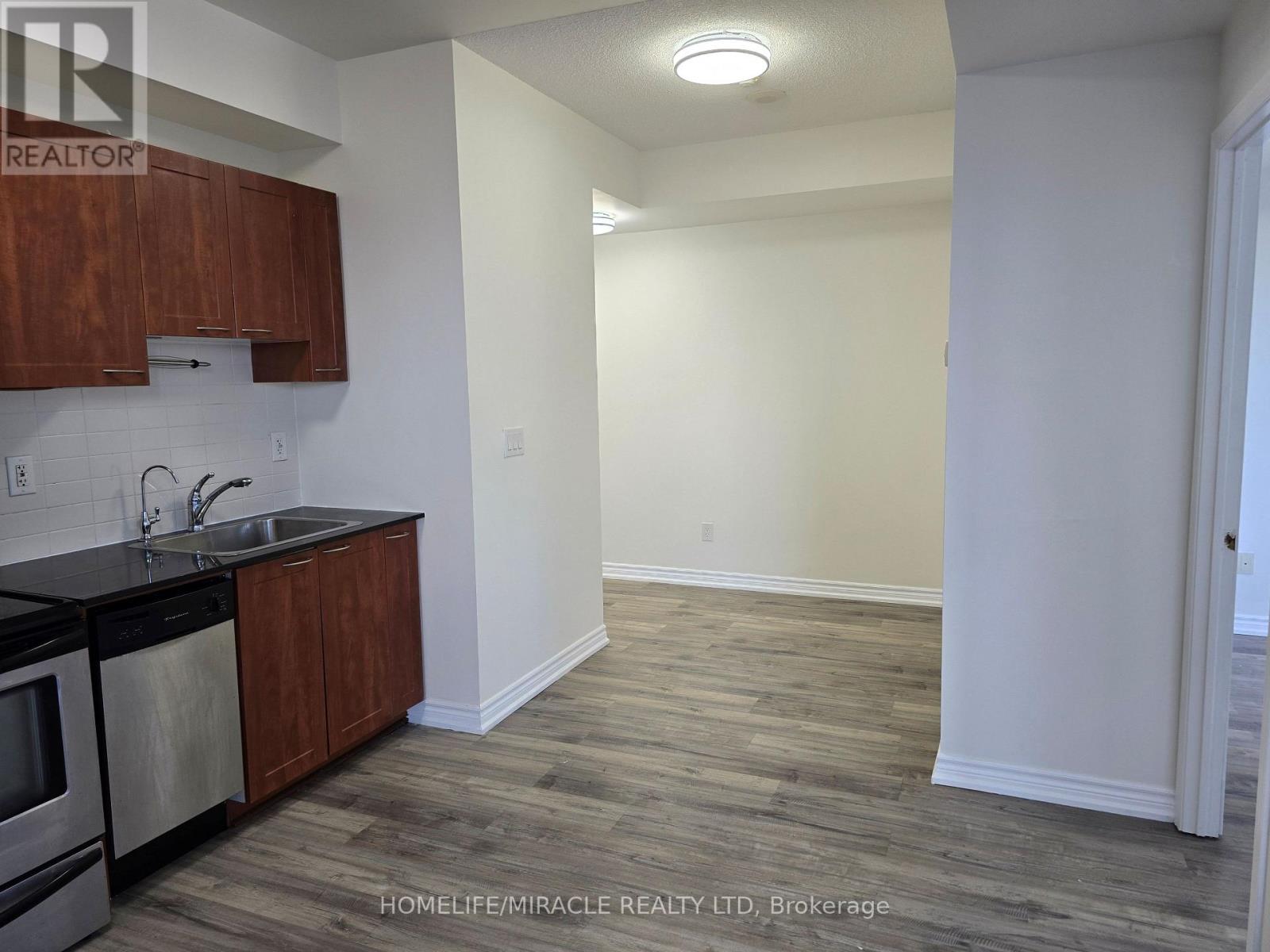1002 - 385 Prince Of Wales Drive, Mississauga (City Centre), Ontario  L5B 0C6 - Photo 9 - W13809104
