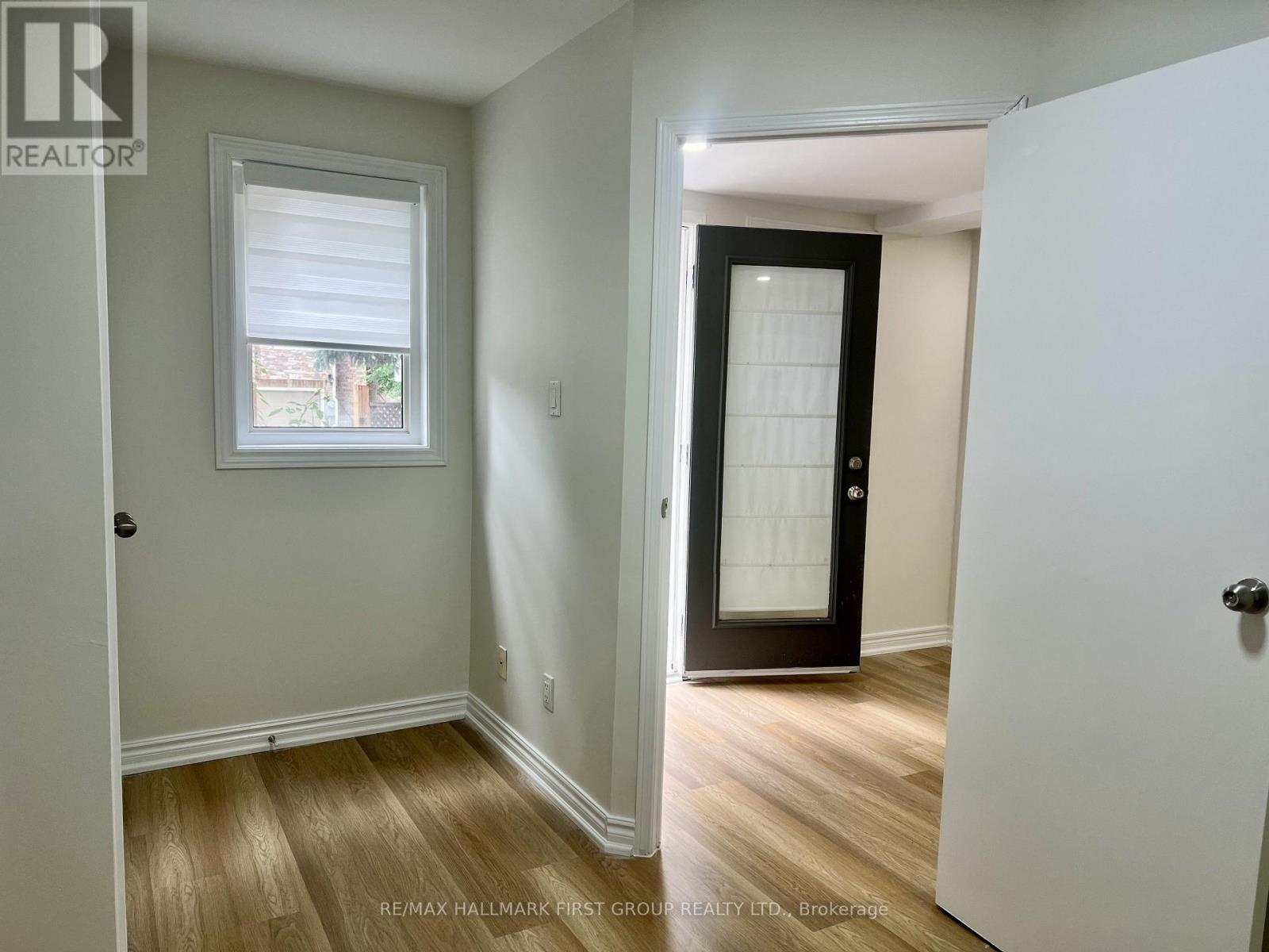31 Shining Star Crescent, Toronto (Mount Dennis), Ontario  M6M 5L6 - Photo 11 - W13809160