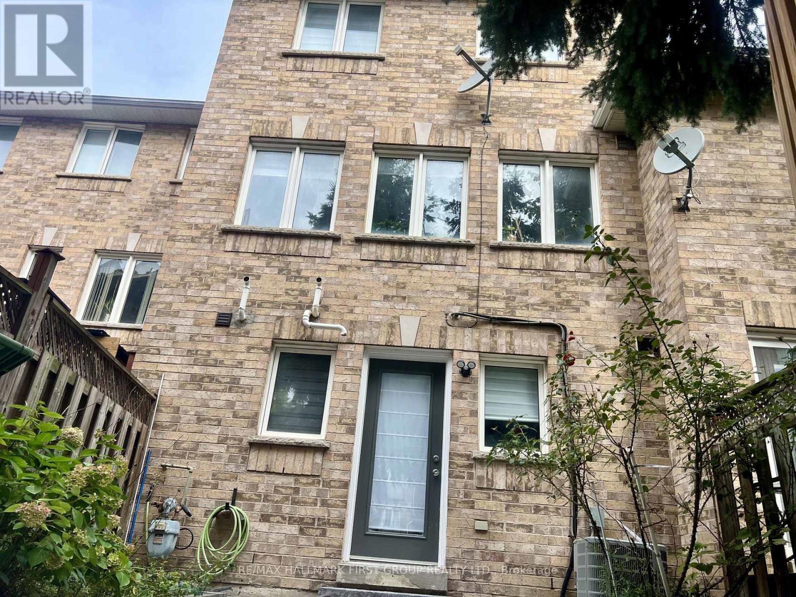 31 Shining Star Crescent, Toronto (Mount Dennis), Ontario  M6M 5L6 - Photo 18 - W13809160