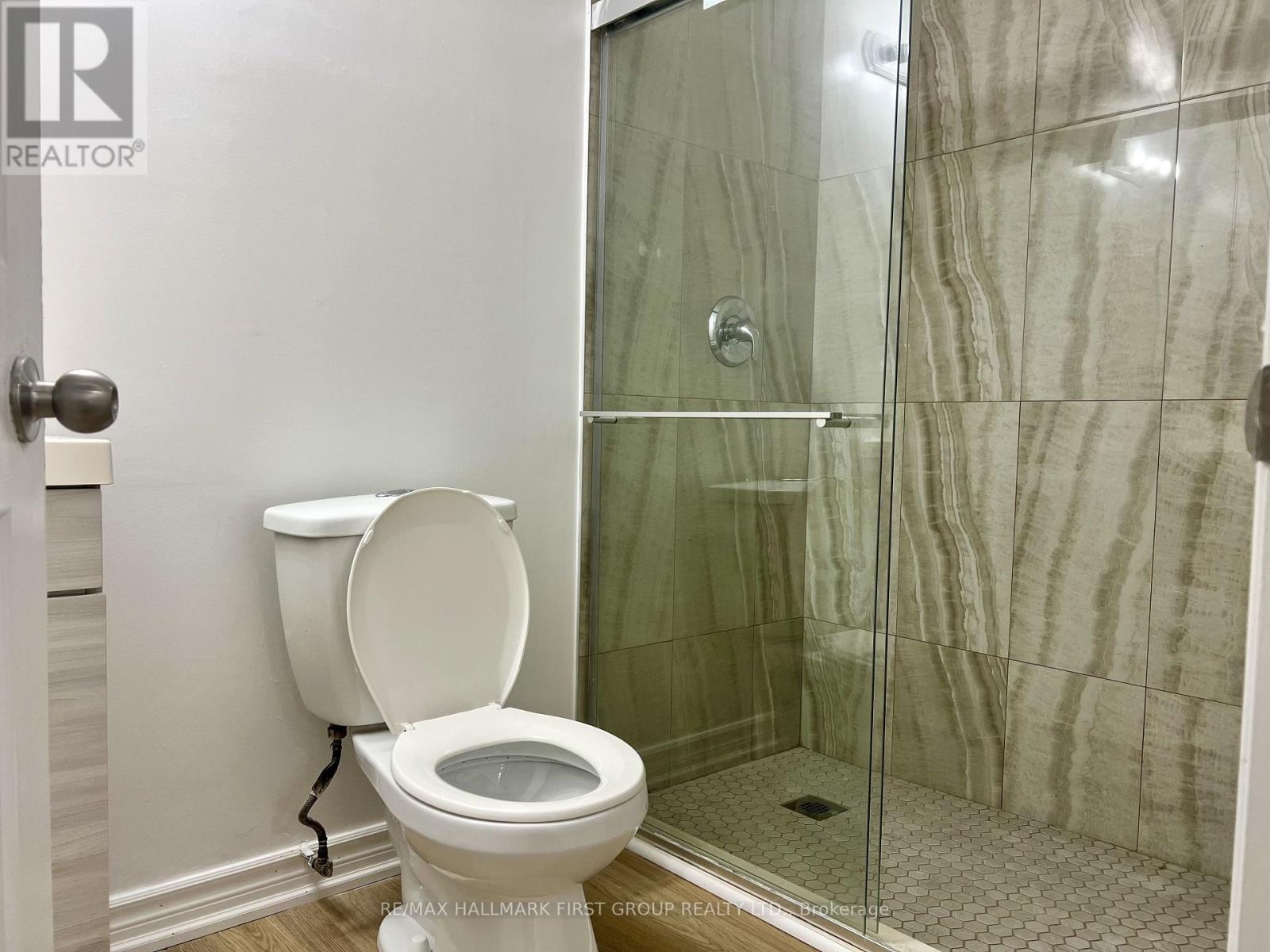 31 Shining Star Crescent, Toronto (Mount Dennis), Ontario  M6M 5L6 - Photo 7 - W13809160