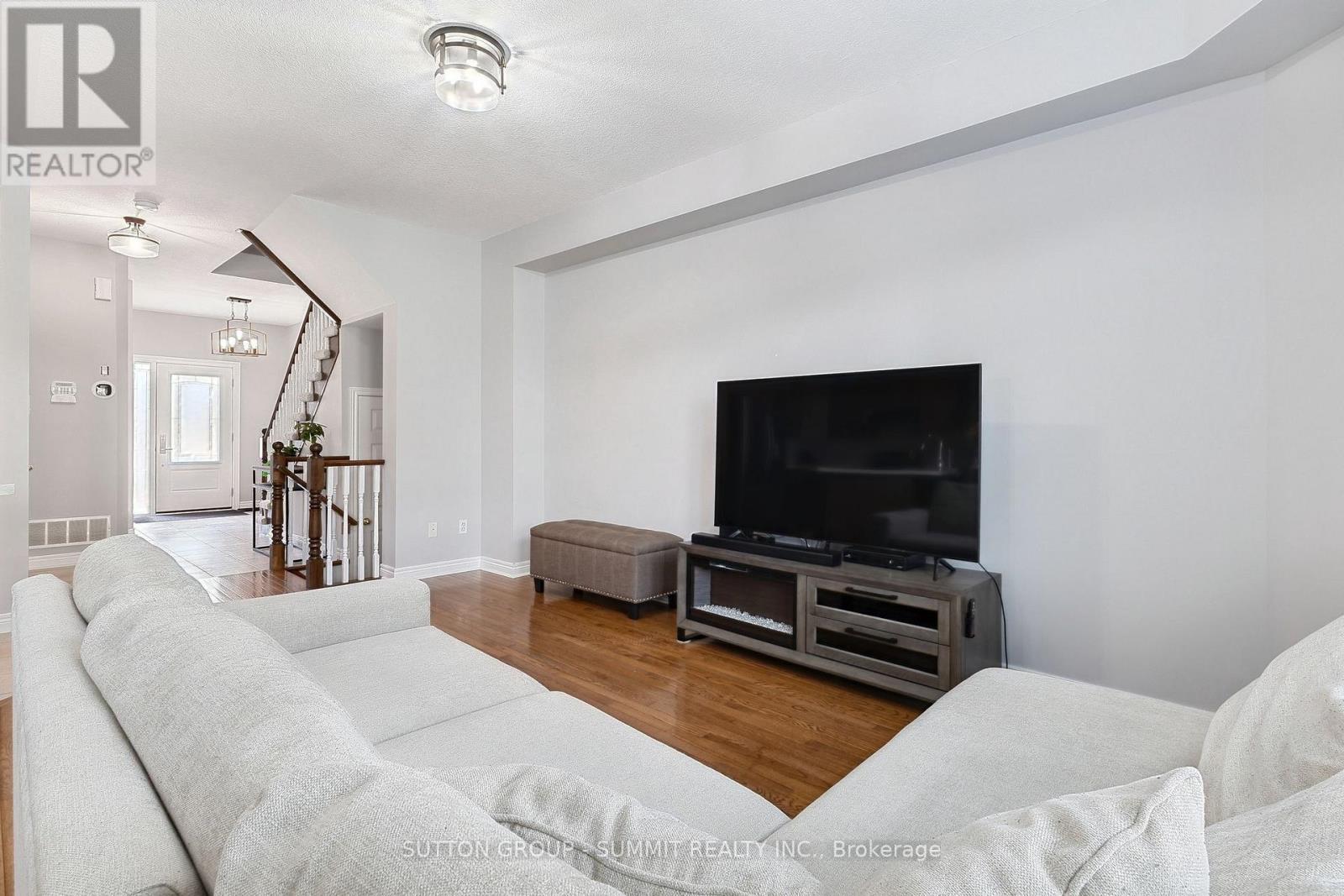 2092 English Crescent, Burlington (Orchard), Ontario  L7L 7B3 - Photo 11 - W13809200