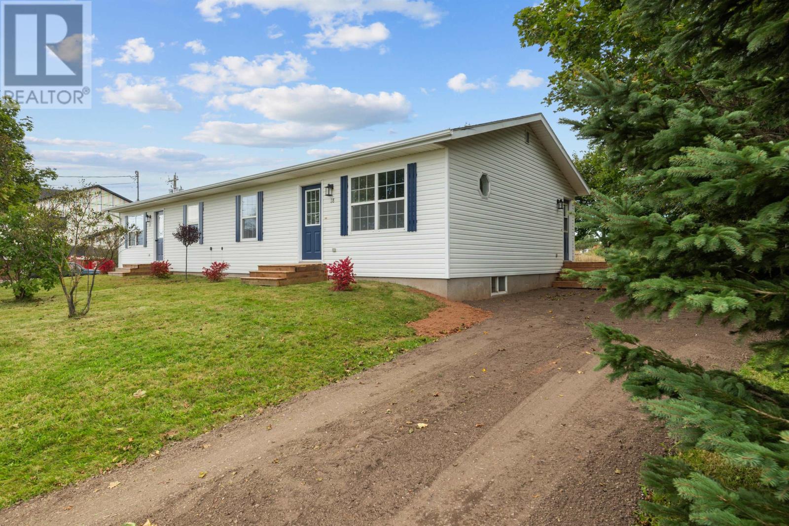 18 Kingston Road, Cornwall, Prince Edward Island  C0A 1H8 - Photo 2 - 202623928