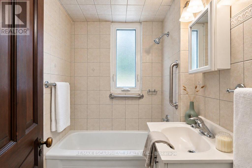 61 Garfield Avenue S, Hamilton (Gibson), Ontario  L8M 2R9 - Photo 13 - X13809156
