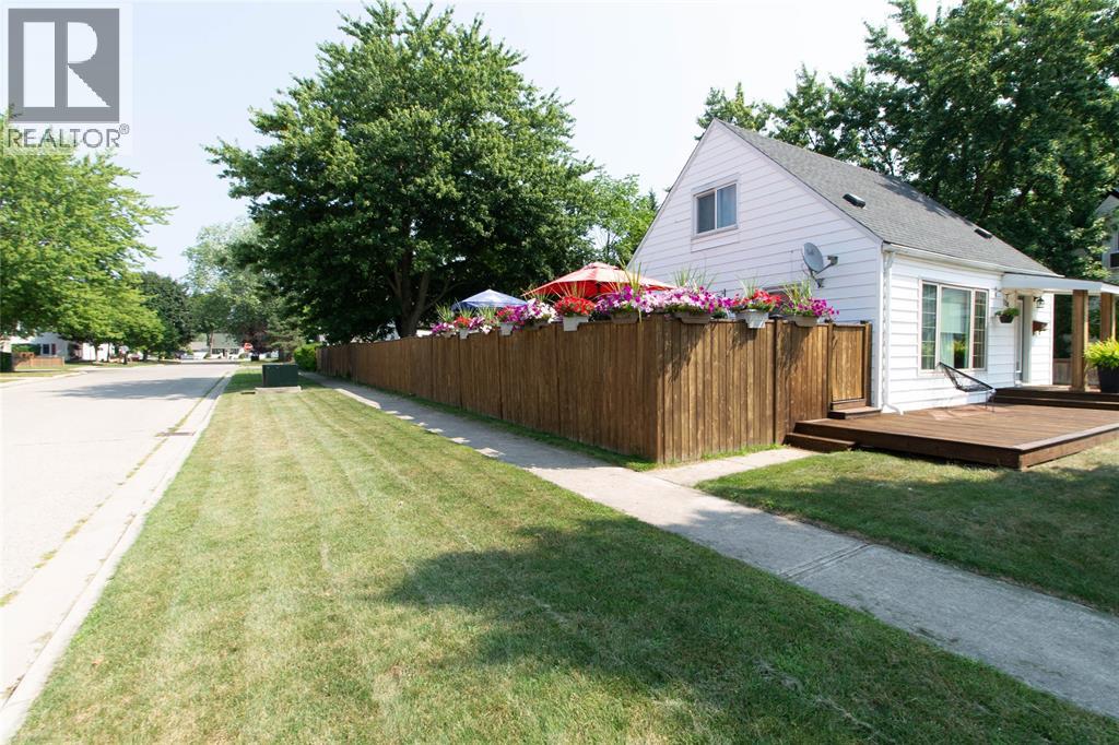 138 Cedar CRESCENT Sarnia Ontario Canada N7T4J5 2