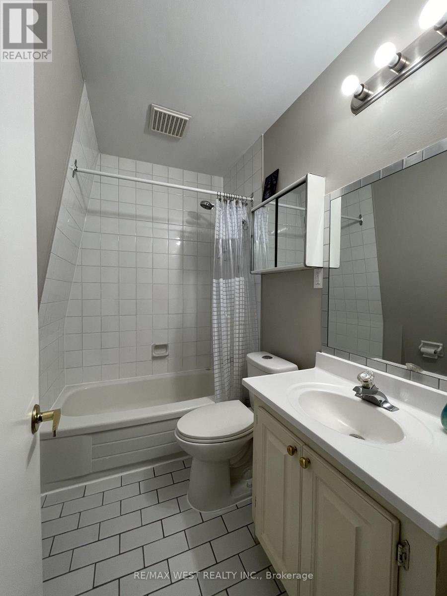 173 Lappin Avenue E, Toronto, Ontario  M6H 7Y7 - Photo 8 - W13808950