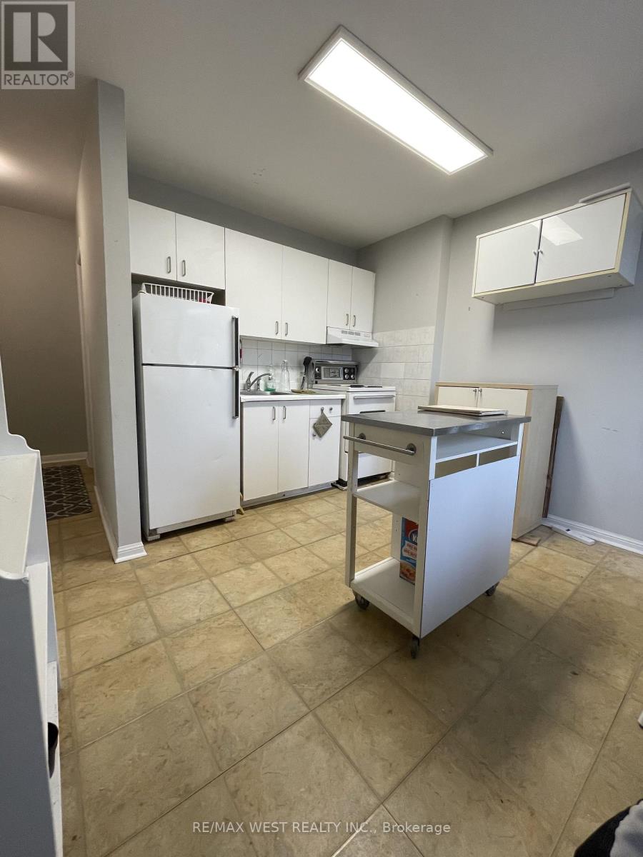 173 Lappin Avenue E, Toronto, Ontario  M6H 7Y7 - Photo 12 - W13808950
