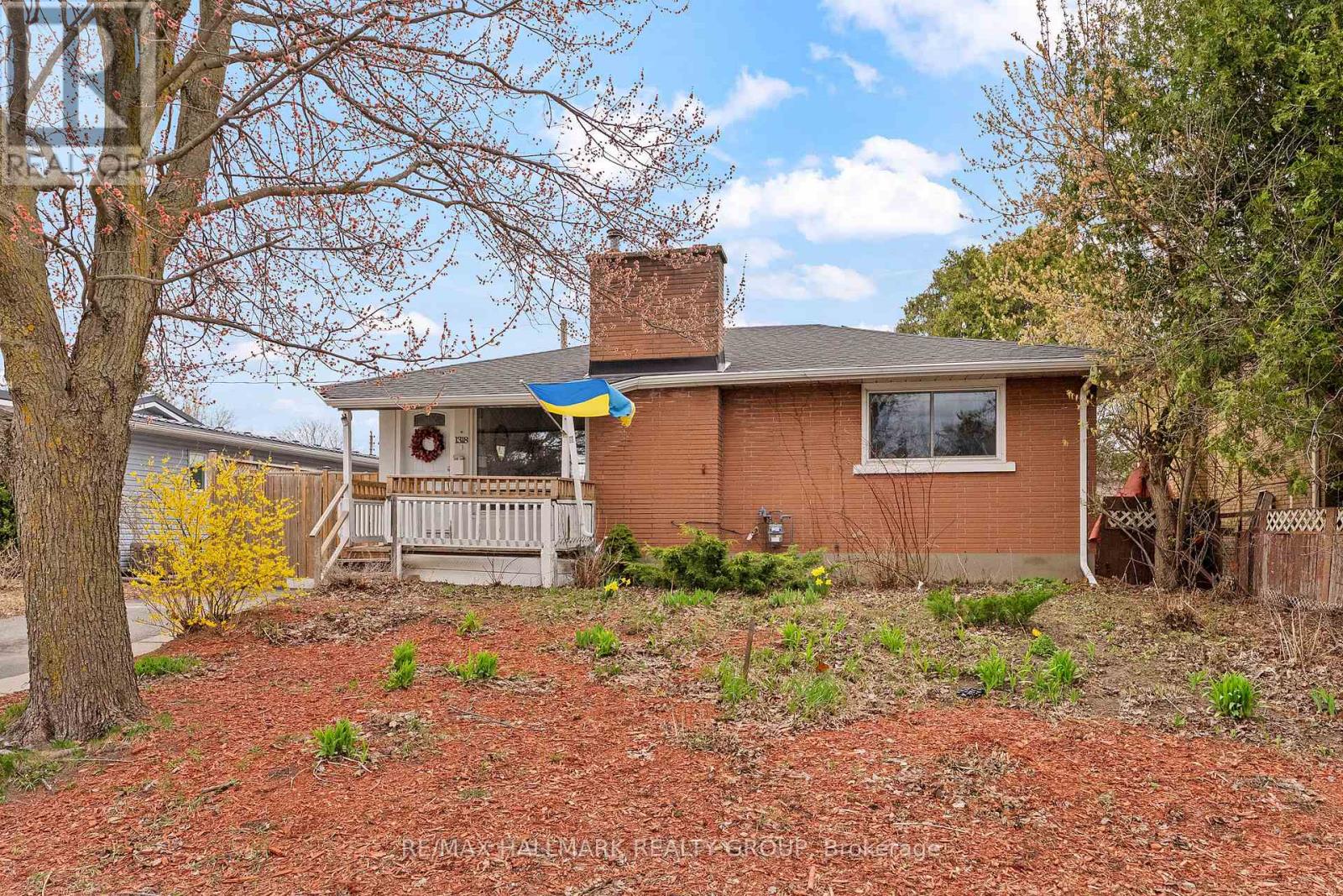 1318 Avenue Q, Ottawa, Ontario  K1G 0B6 - Photo 2 - X13809456