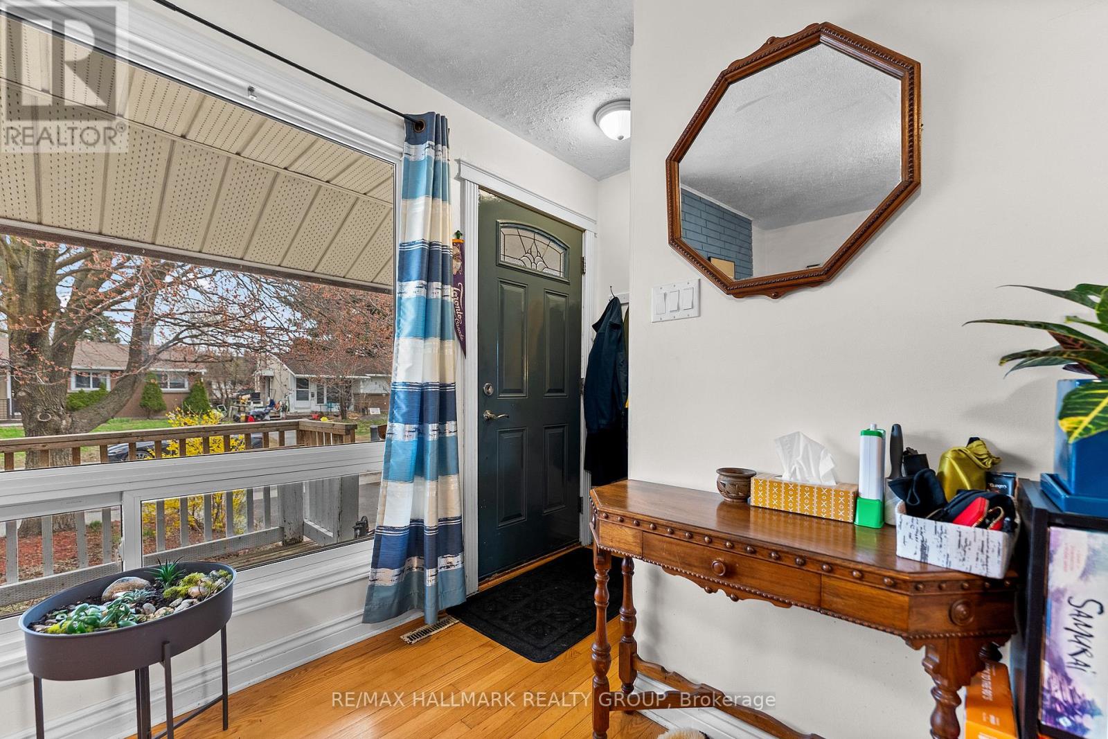 1318 Avenue Q, Ottawa, Ontario  K1G 0B6 - Photo 3 - X13809456
