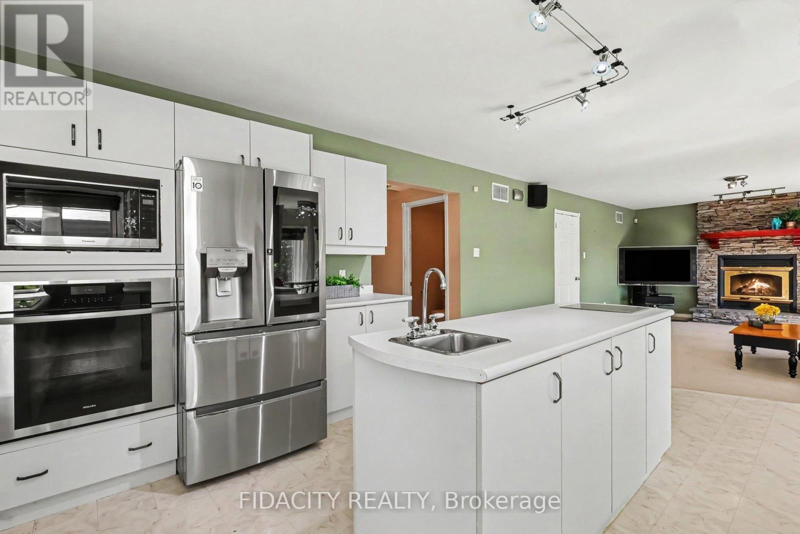88 Constance Lake Road, Ottawa, Ontario  K2K 1X7 - Photo 11 - X13809464