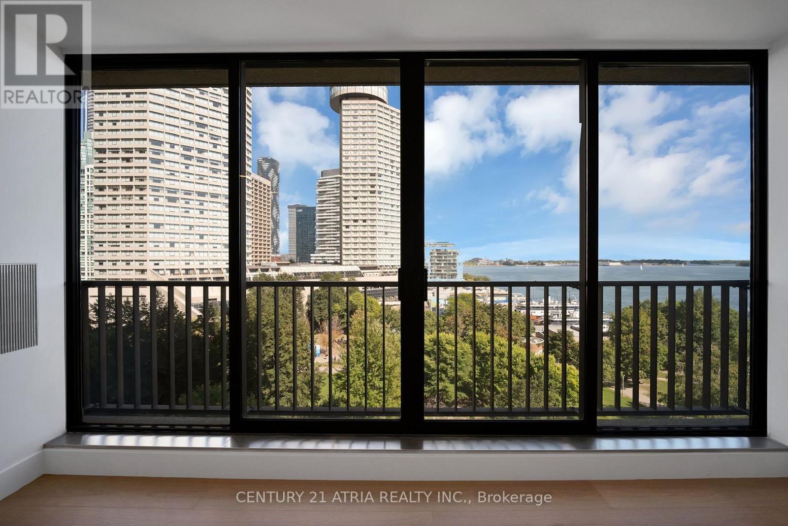 1004 - 33 Harbour Square, Toronto, Ontario  M5J 2G2 - Photo 21 - C13809300