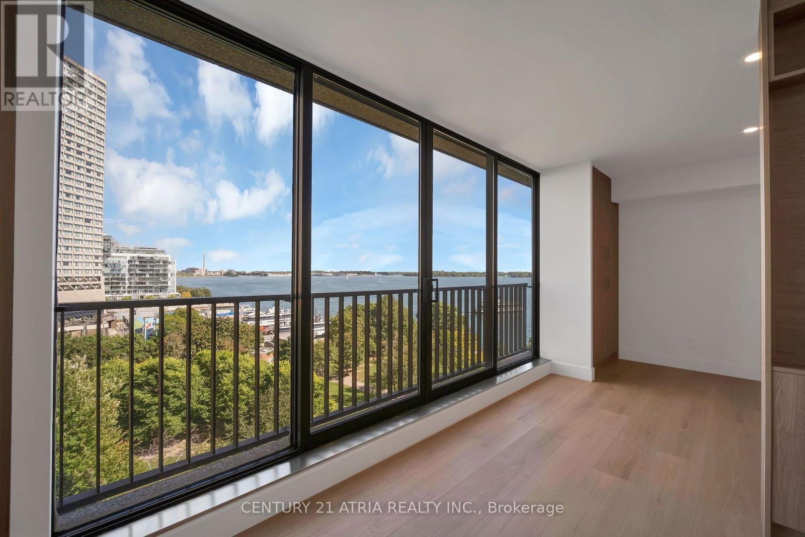 1004 - 33 Harbour Square, Toronto, Ontario  M5J 2G2 - Photo 22 - C13809300