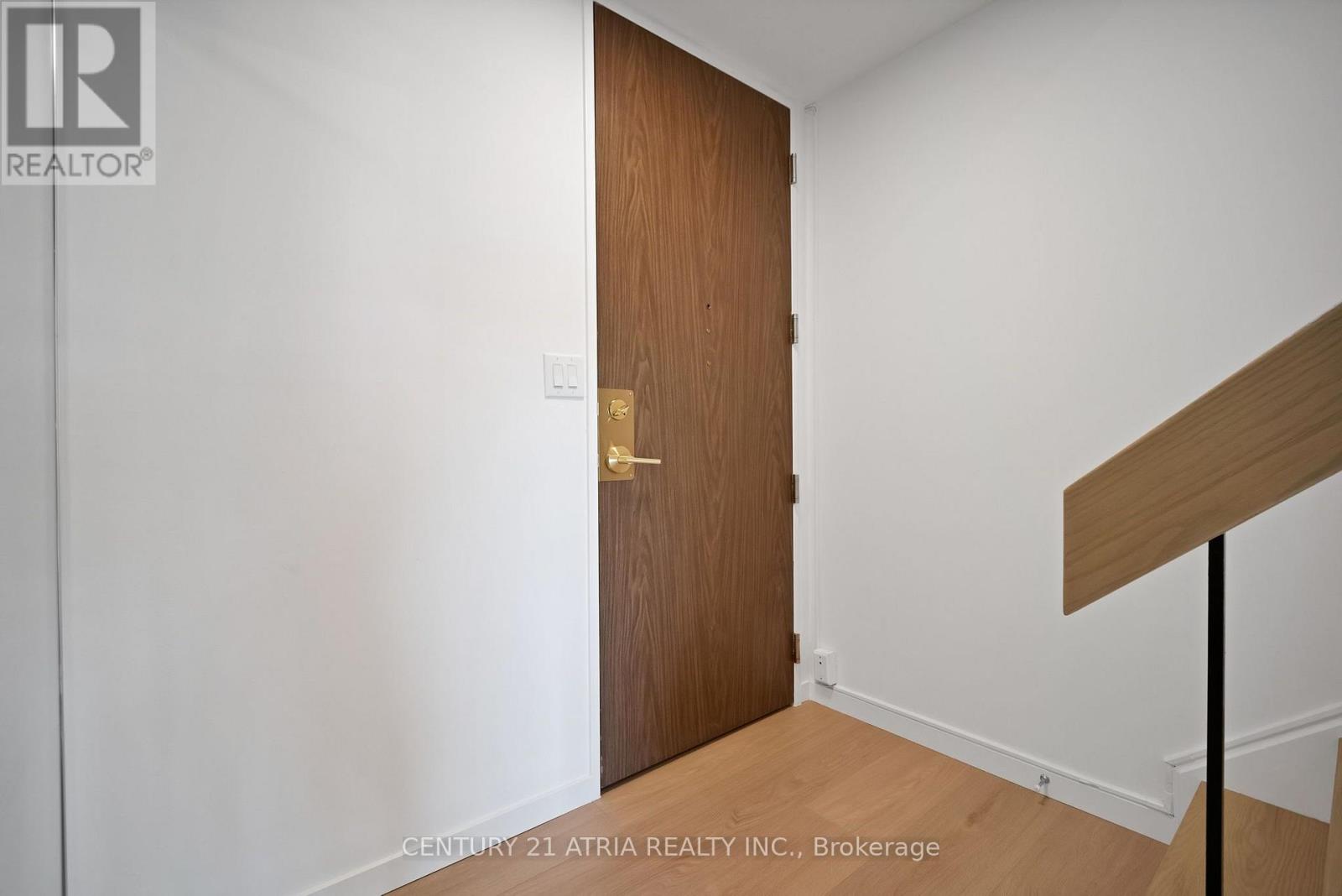 1004 - 33 Harbour Square, Toronto, Ontario  M5J 2G2 - Photo 3 - C13809300
