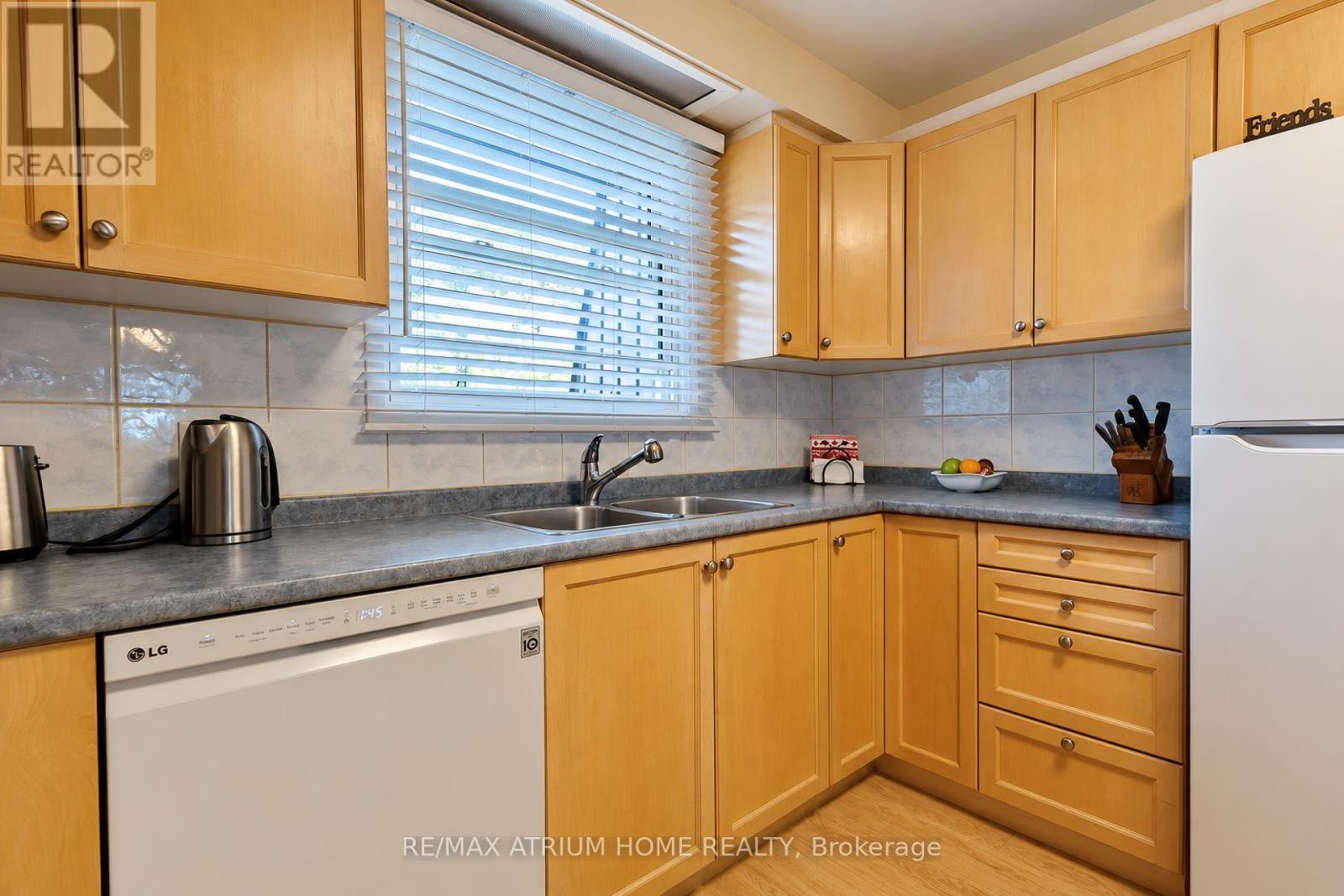 38 Purple Sageway, Toronto, Ontario  M2H 2Z5 - Photo 11 - C13809432