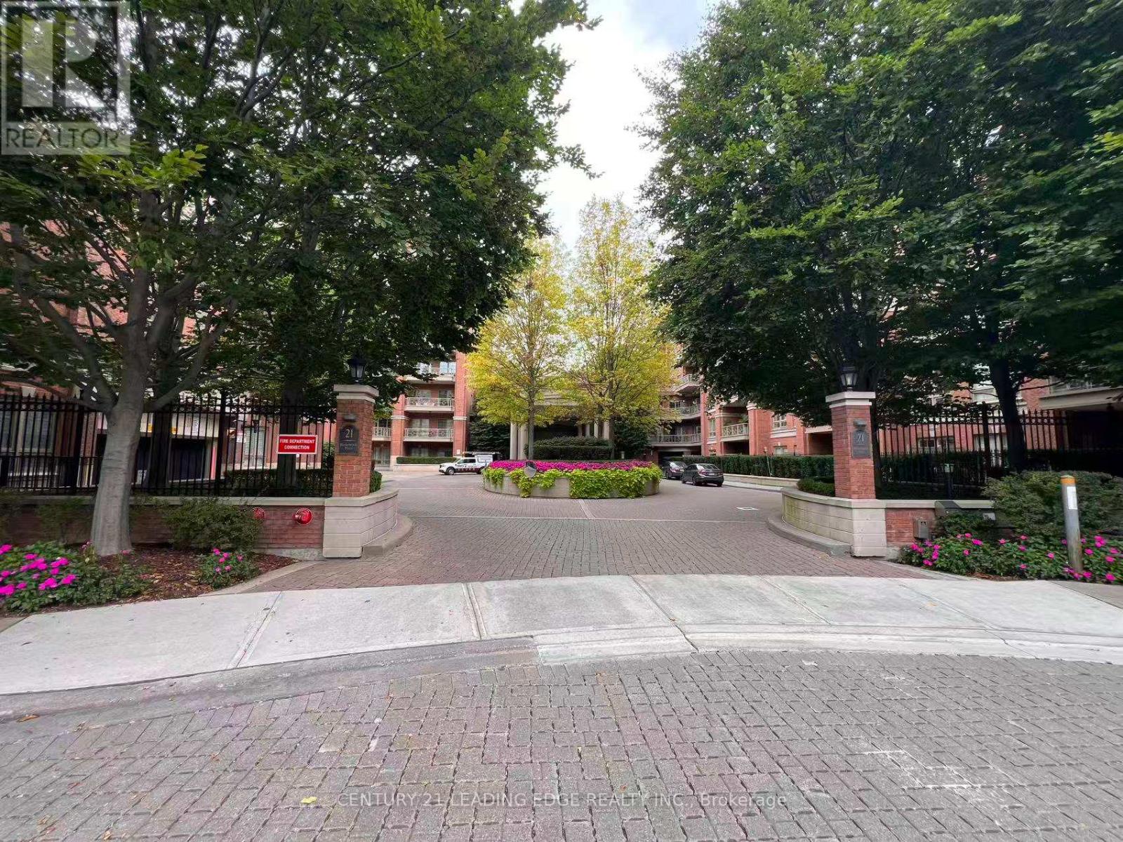 612 - 21 BURKEBROOK PLACE