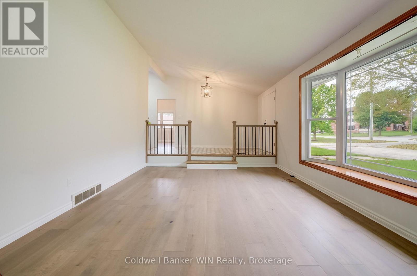 456 Queen Street W, Wellington North, Ontario  N0G 2L3 - Photo 8 - X13809454