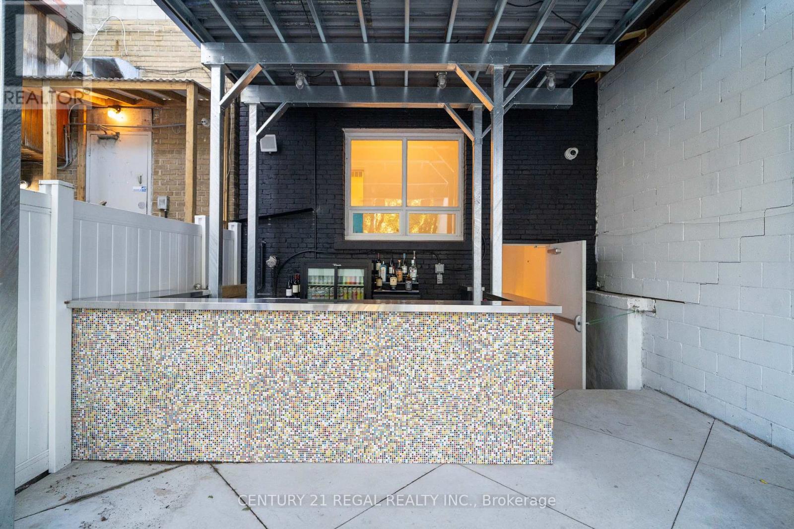 291 Coxwell Avenue, Toronto, Ontario  M4L 3B5 - Photo 5 - E13809302
