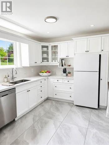 Main - 240 Parkview Hill Crescent, Toronto, Ontario  M4B 1S3 - Photo 4 - E13809328