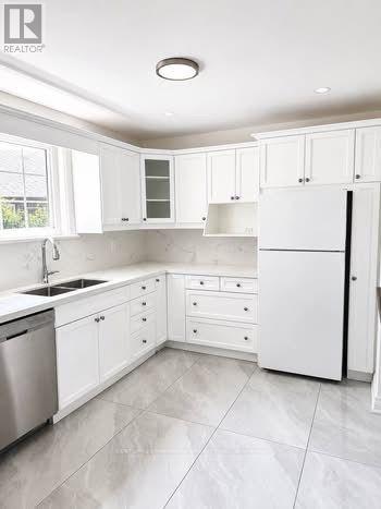 Main - 240 Parkview Hill Crescent, Toronto, Ontario  M4B 1S3 - Photo 7 - E13809328