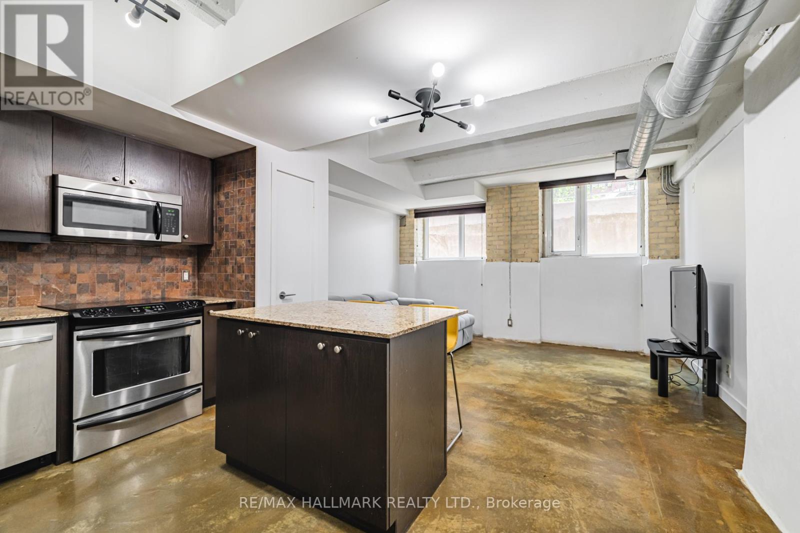 L06 - 201 Carlaw Avenue, Toronto, Ontario  M4M 2S3 - Photo 2 - E13809340