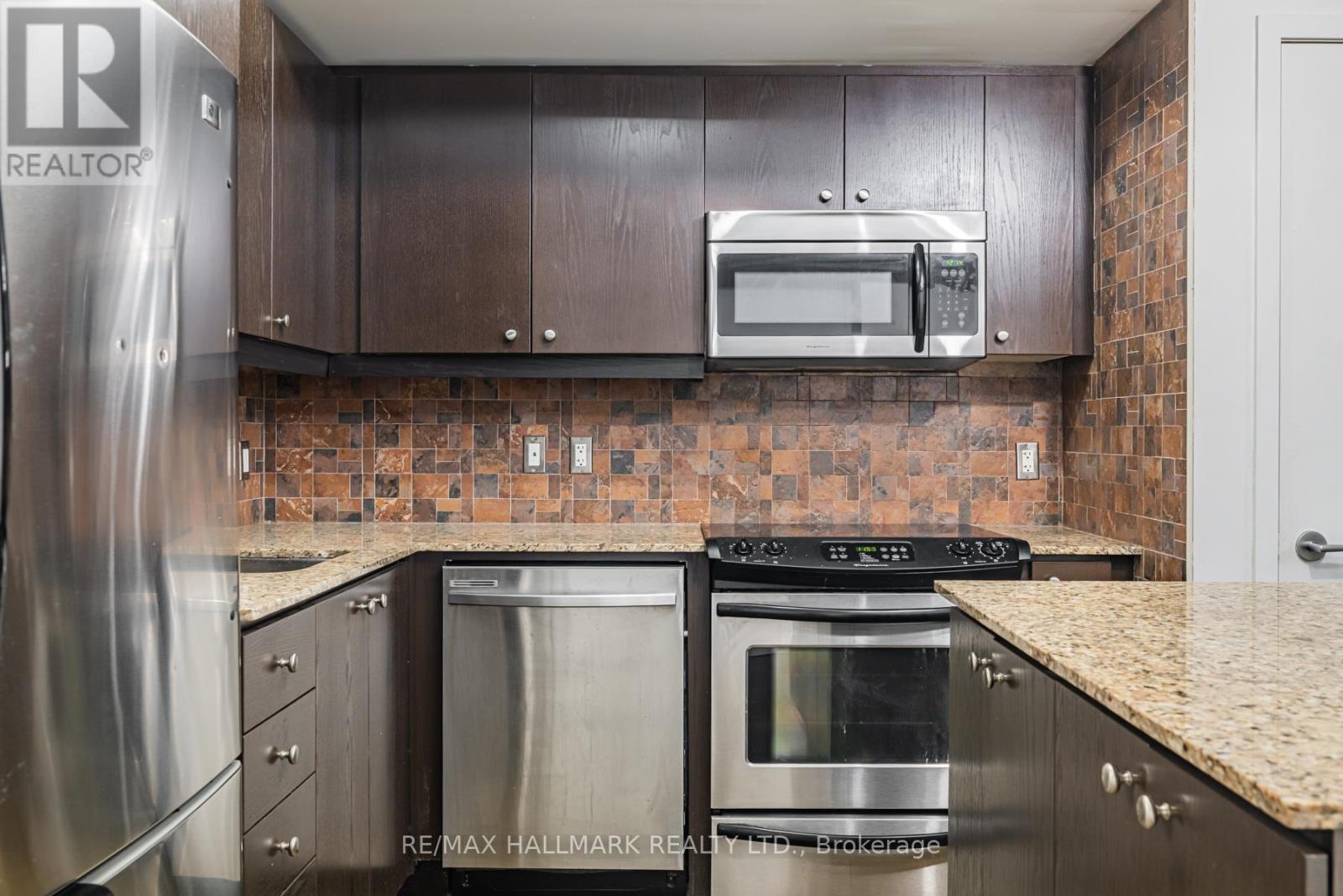 L06 - 201 Carlaw Avenue, Toronto, Ontario  M4M 2S3 - Photo 6 - E13809340