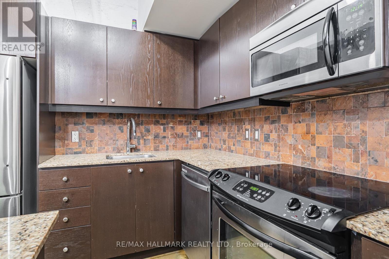 L06 - 201 Carlaw Avenue, Toronto, Ontario  M4M 2S3 - Photo 7 - E13809340