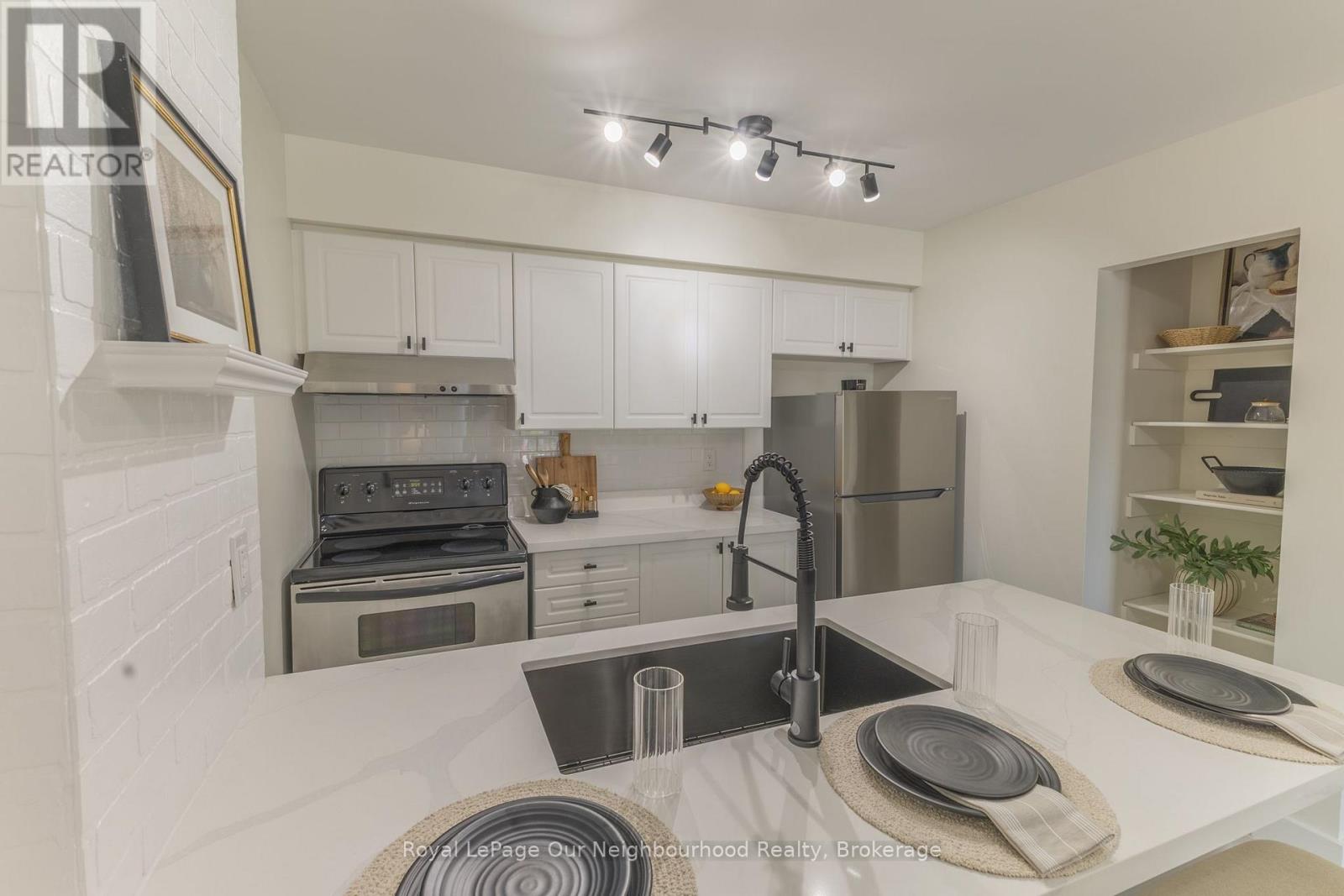 203 - 106 Aspen Springs Drive, Clarington, Ontario  L1C 5N7 - Photo 10 - E13809360